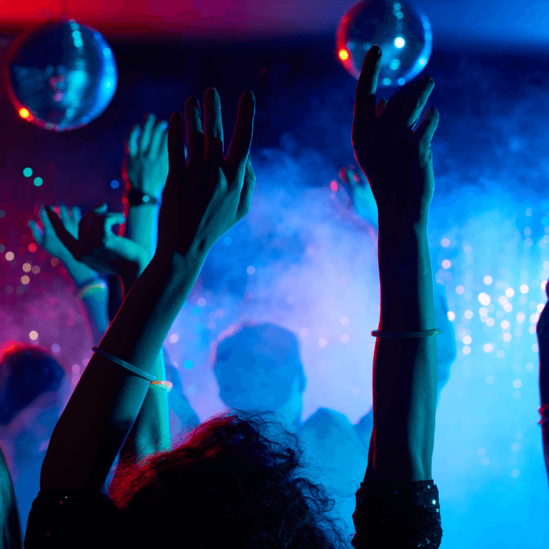 Feestende mensen in Cameo Club in Chersonissos