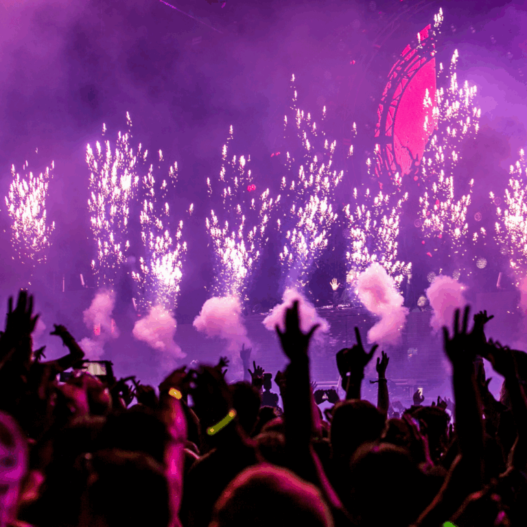 Vuurwerk tijdens het uitgaan met dansende jongeren